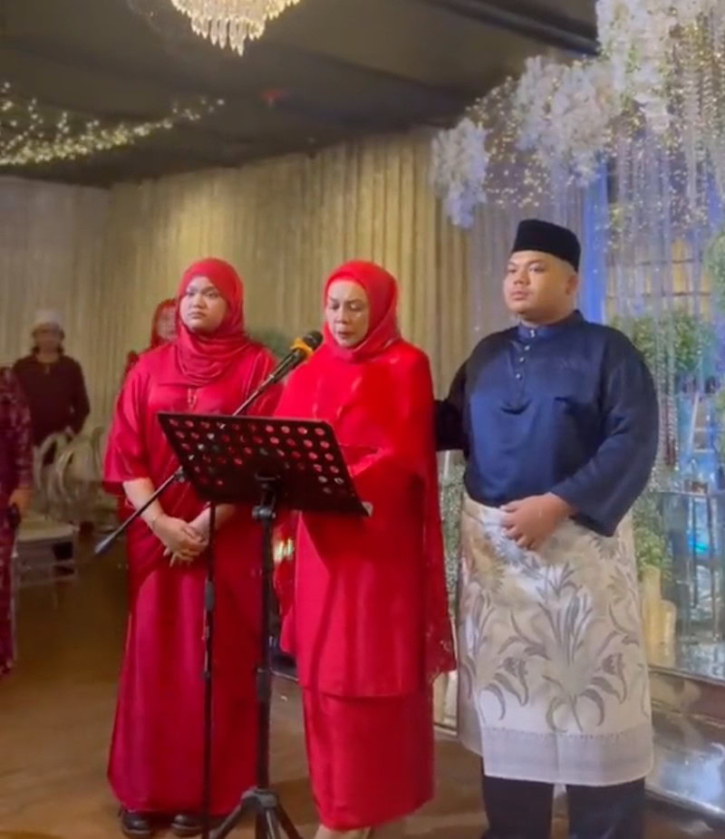 Ibu sebak umum majlis